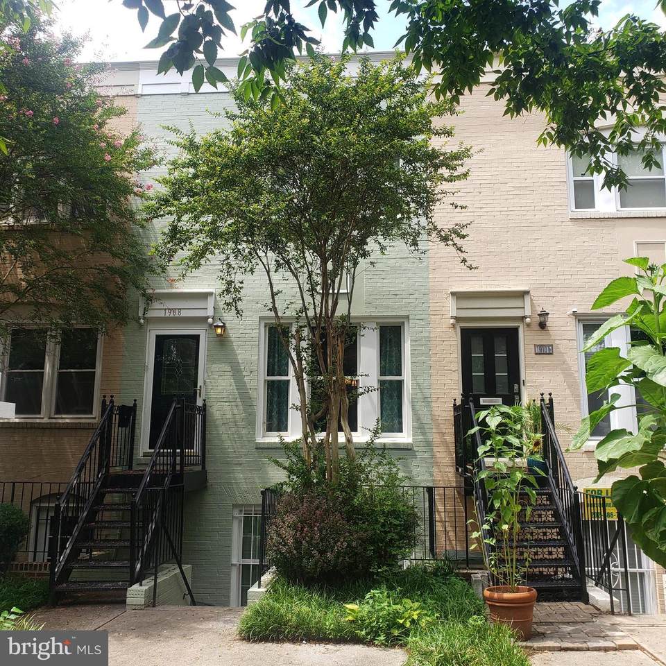 1906 17TH Street - Photo 1