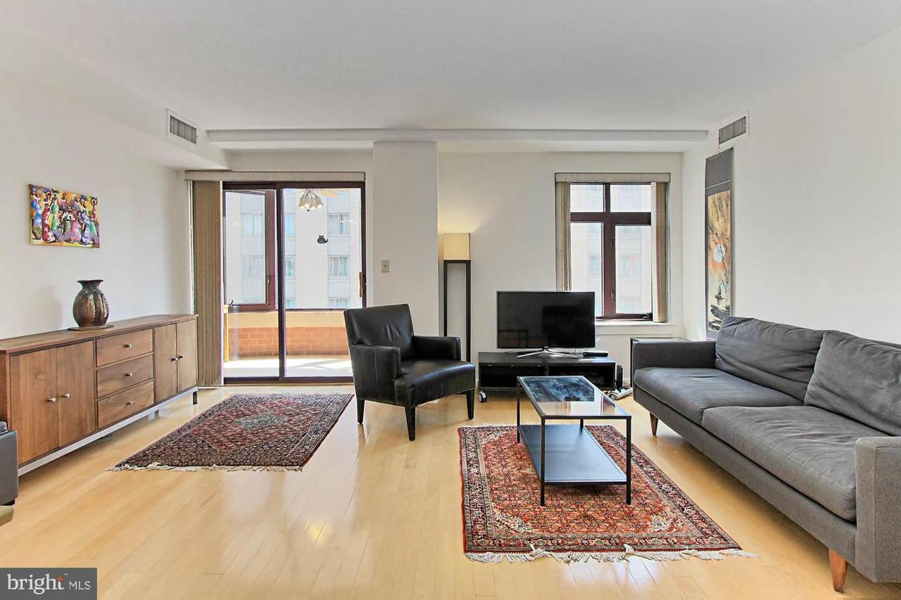 2400 Clarendon Boulevard - Photo 1