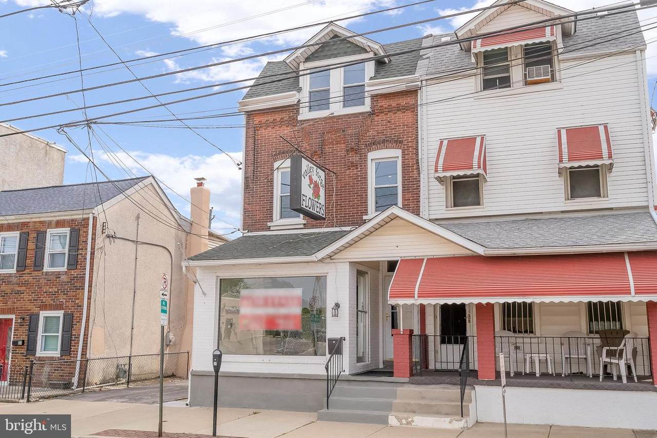 40 4TH Street - Photo 1