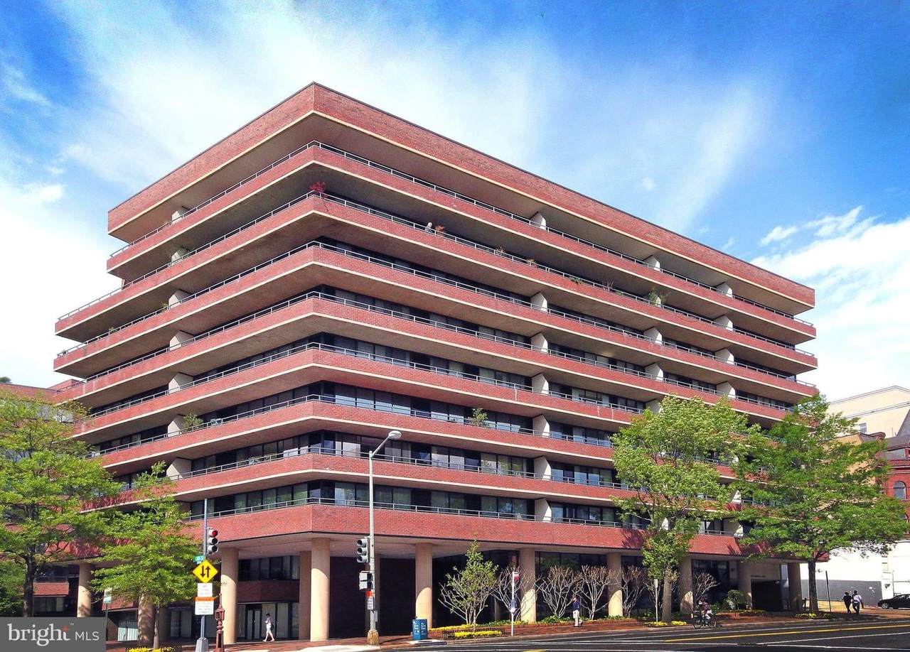 2555 Pennsylvania Avenue - Photo 1