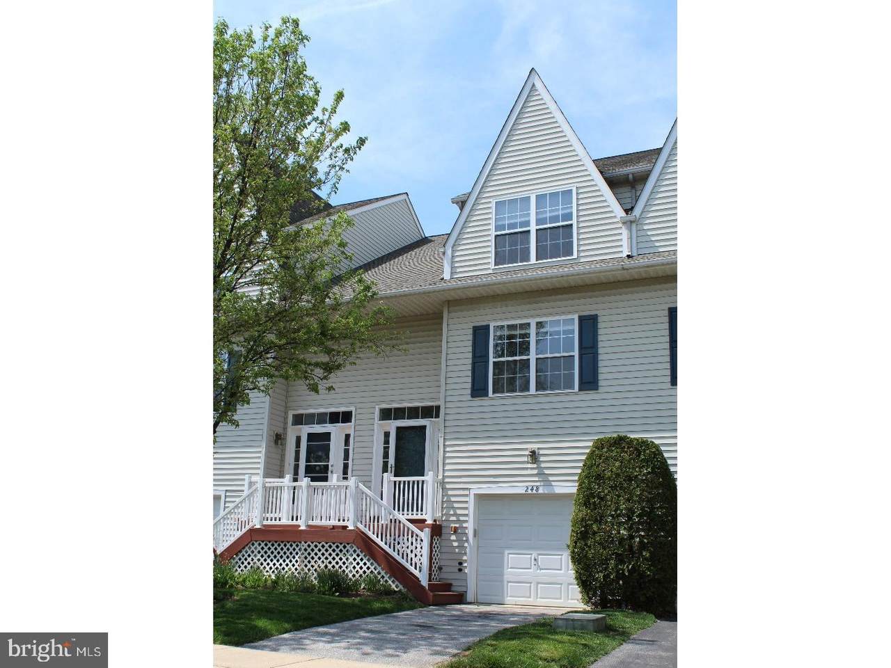 248 Roosevelt Avenue - Photo 1