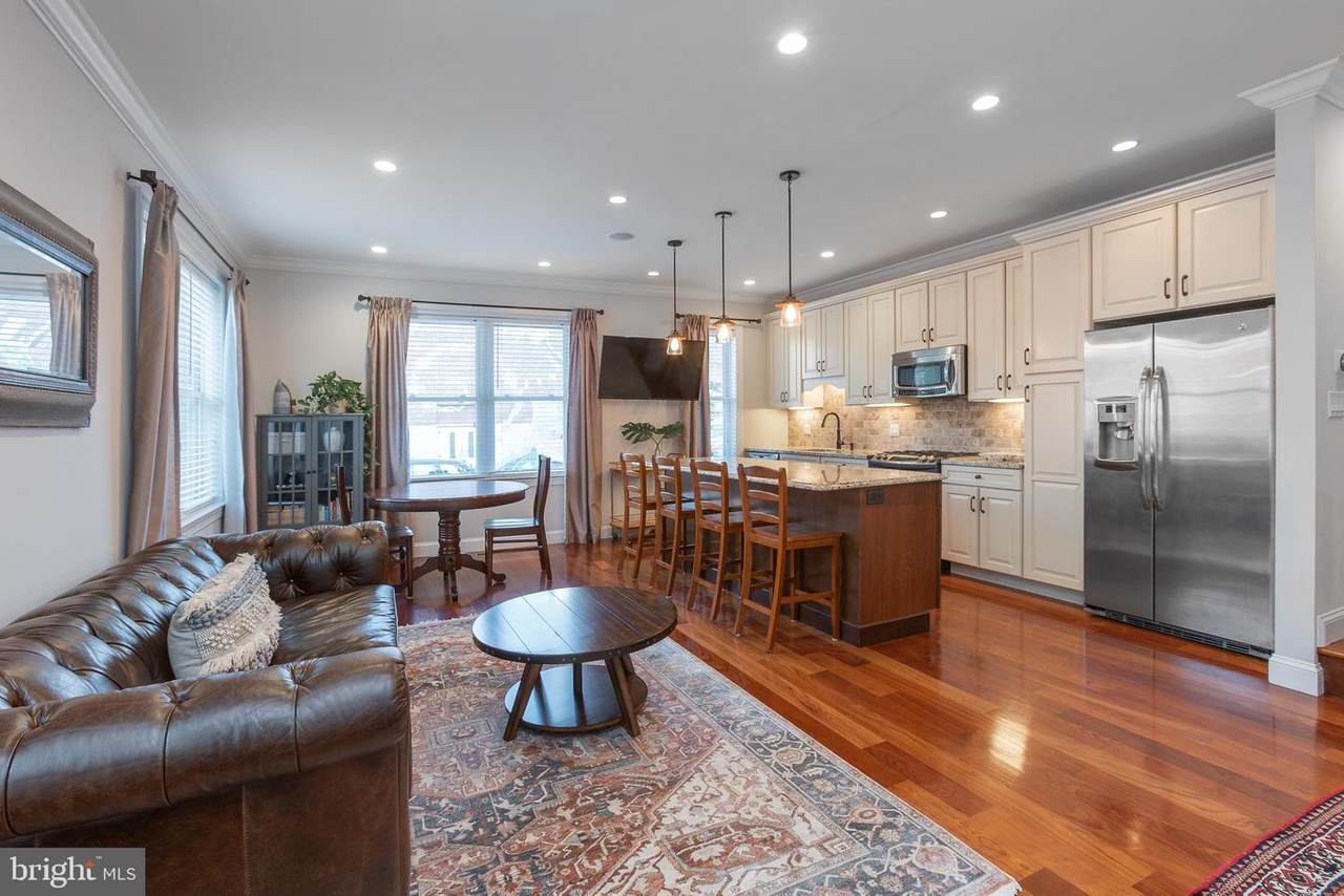 811 20TH Street - Photo 1