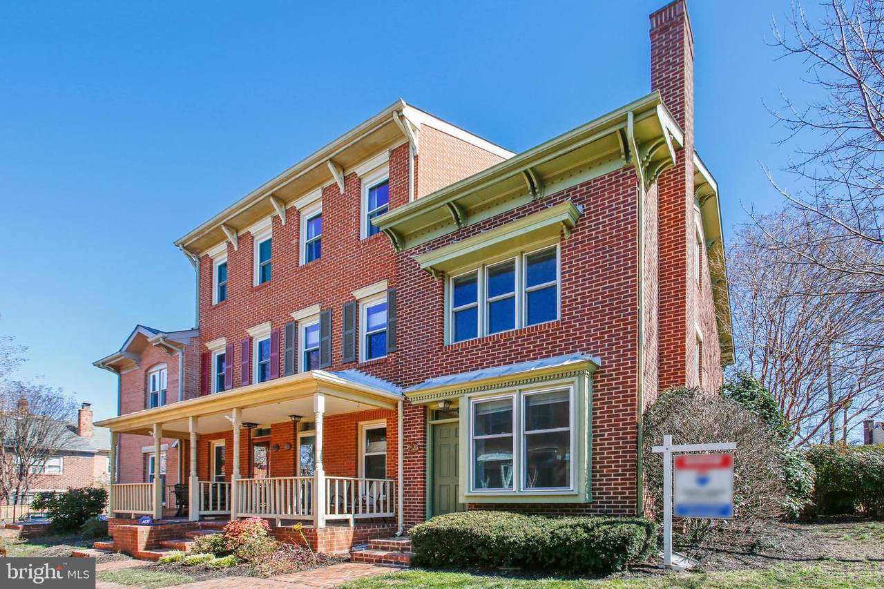 1525 Oronoco Street - Photo 1