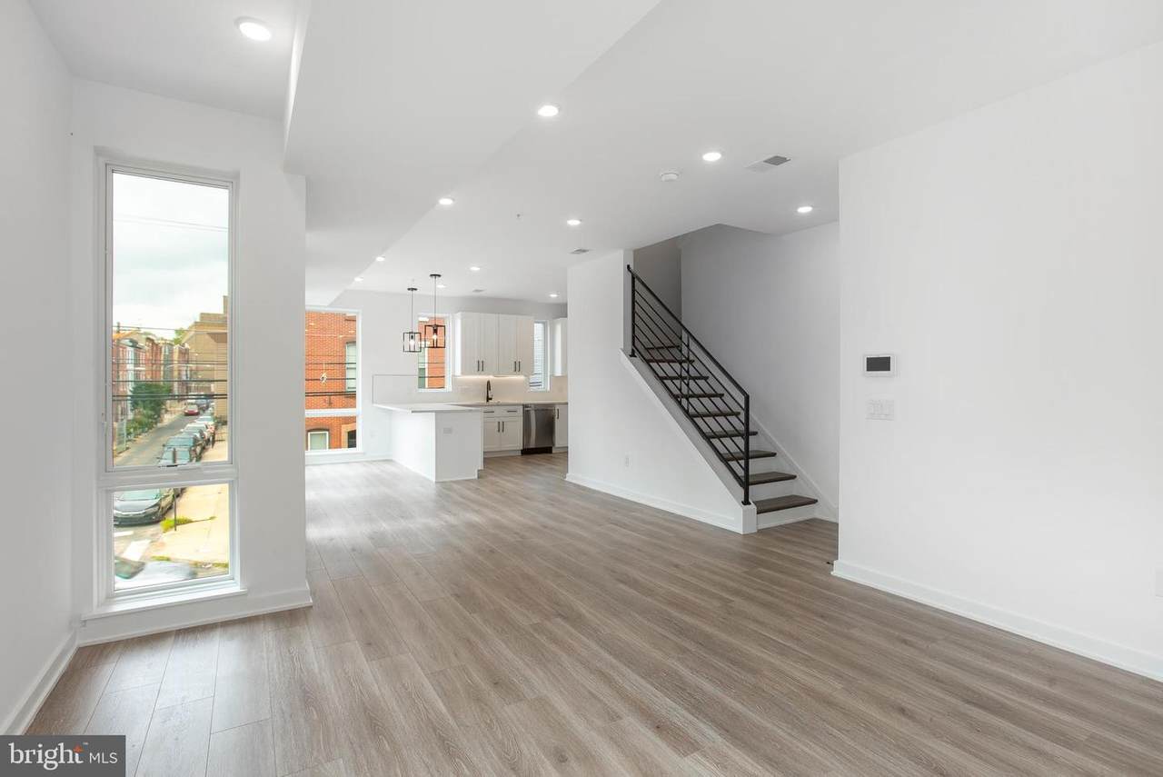 719 16TH Street - Photo 1