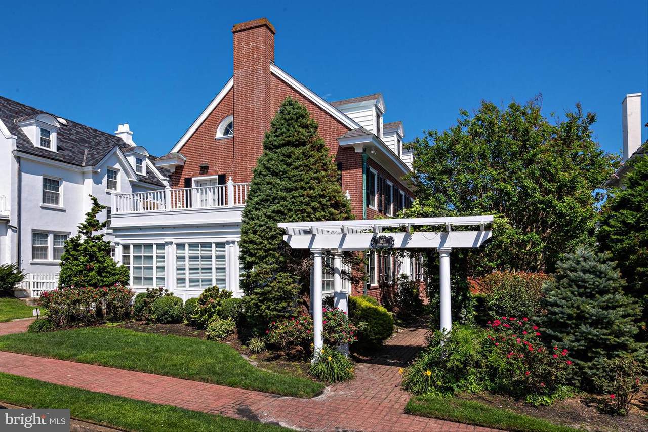 105 Derby Avenue - Photo 1