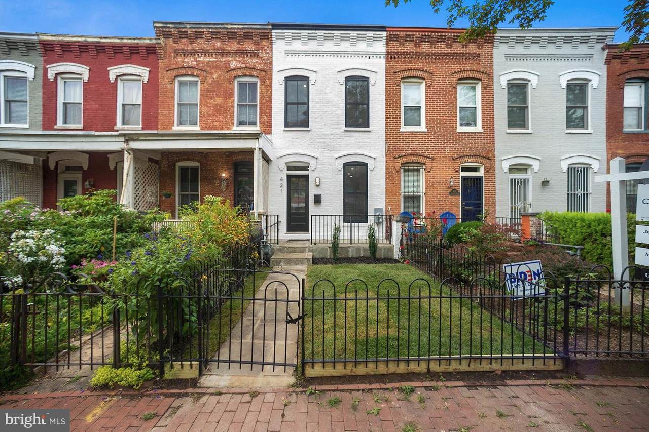 421 12TH Street - Photo 1