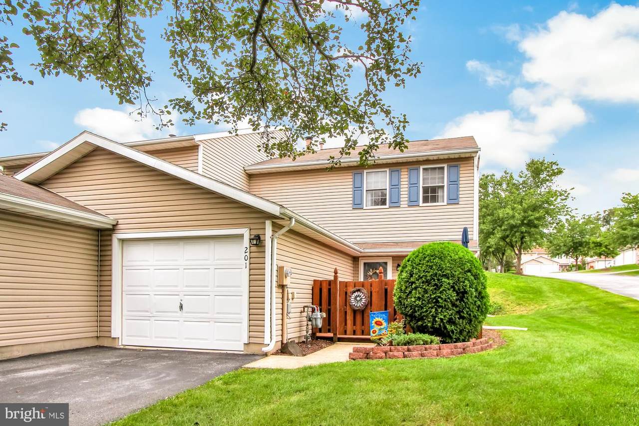 201 Pine Court - Photo 1