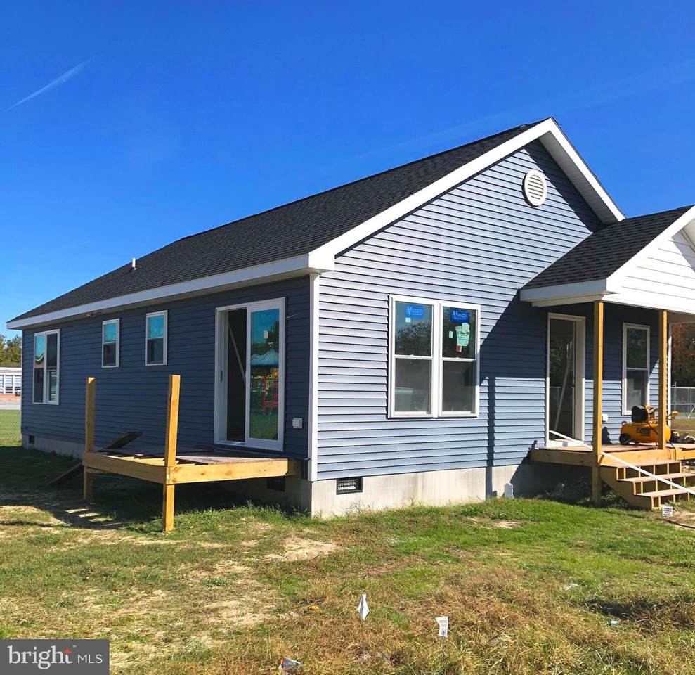537 7TH Street - Photo 1