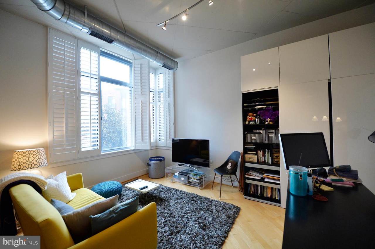 520 John Carlyle Street - Photo 1