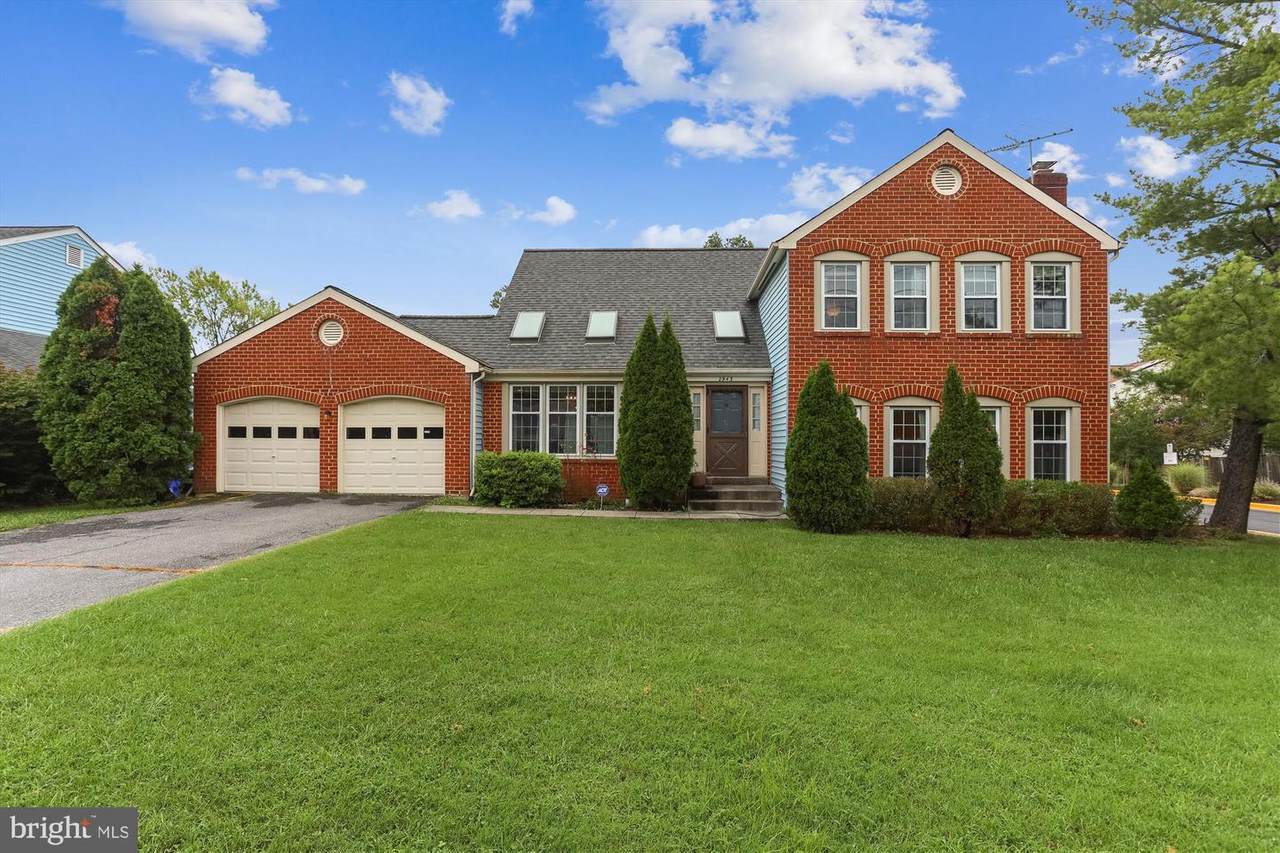 2943 Gracefield Road - Photo 1
