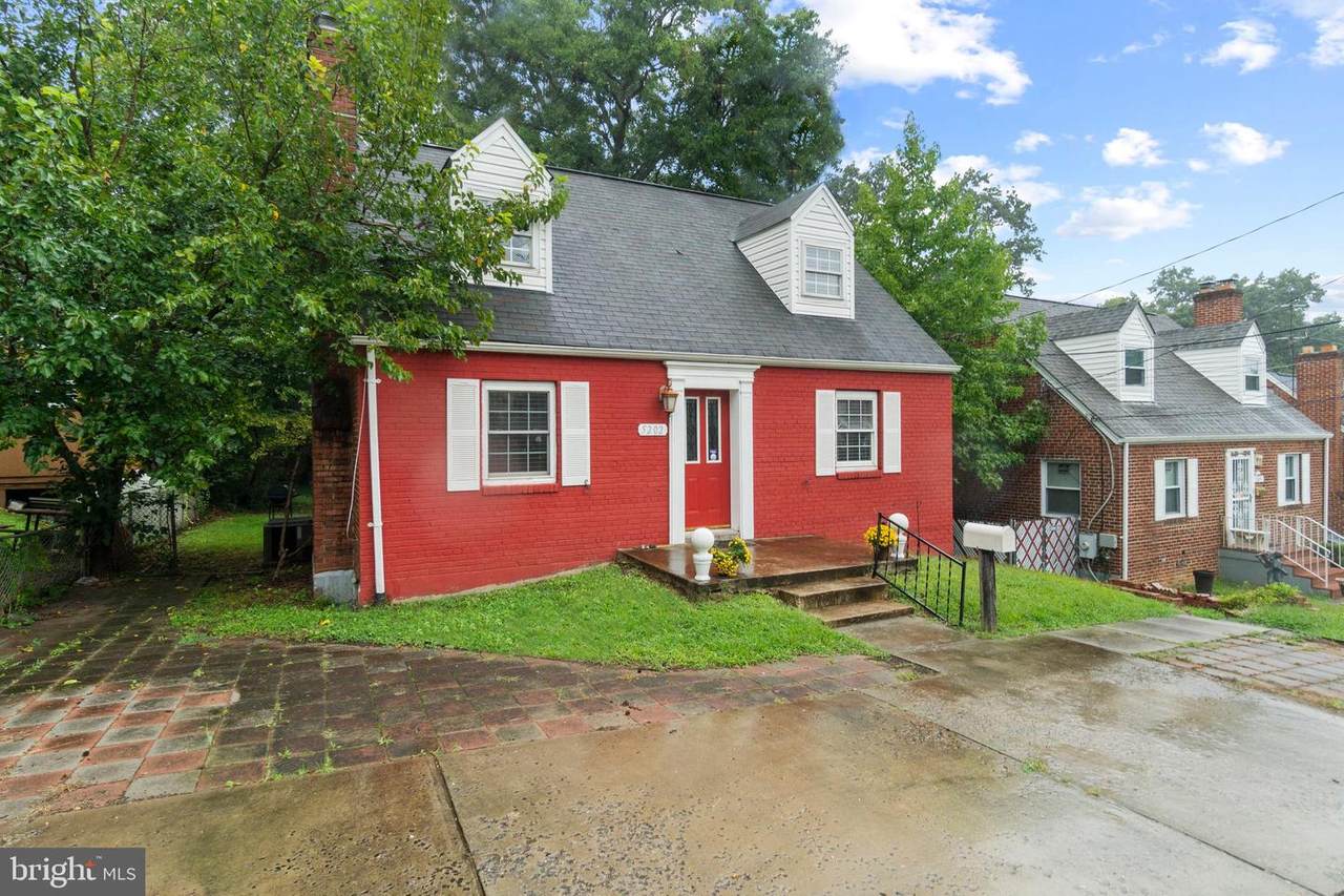 5202 56TH Avenue - Photo 1