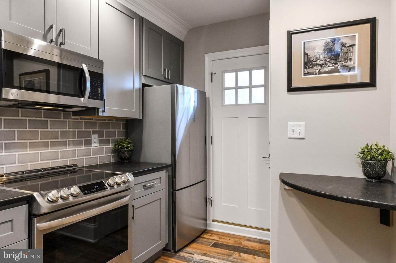 734 Light Street - Photo 1