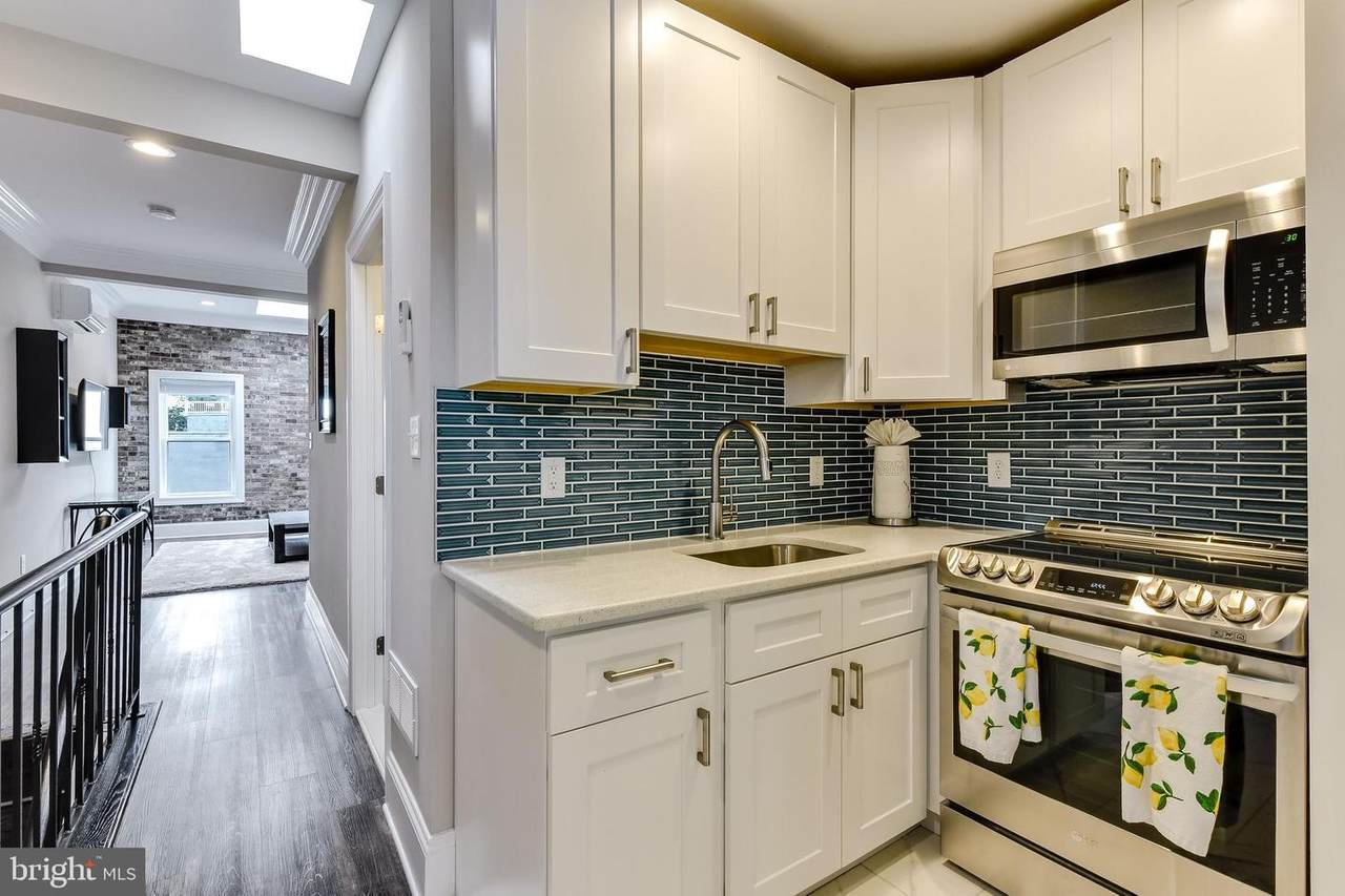 734 Light Street - Photo 1