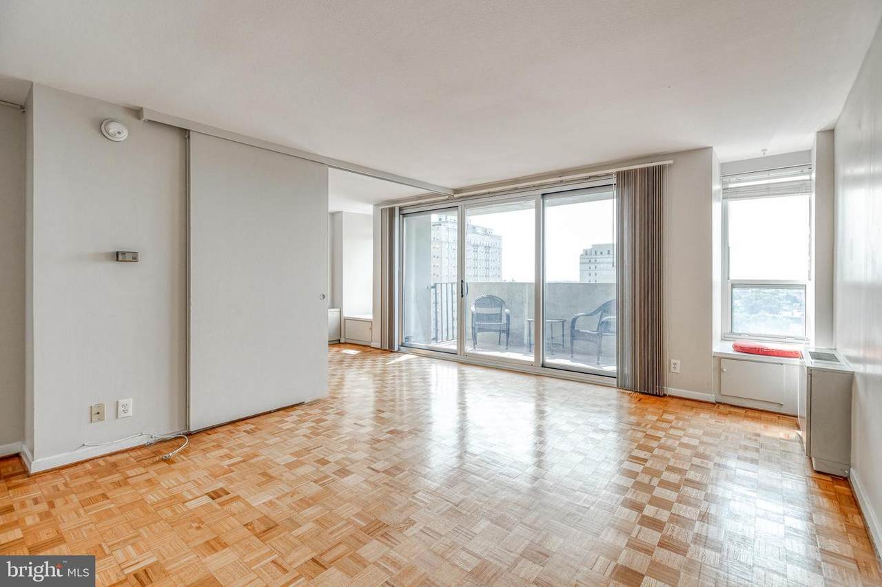 224-30 Rittenhouse Square - Photo 1
