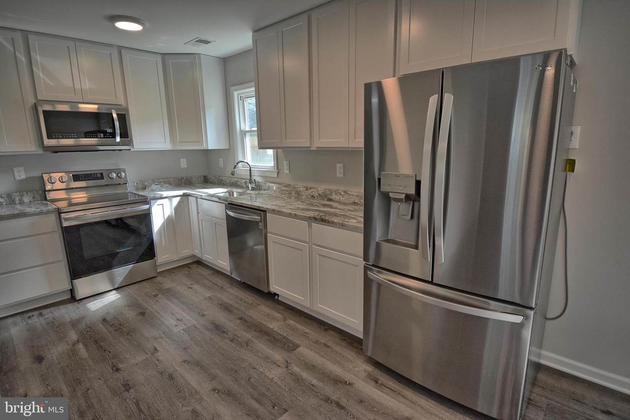 1175 Oak Avenue - Photo 1