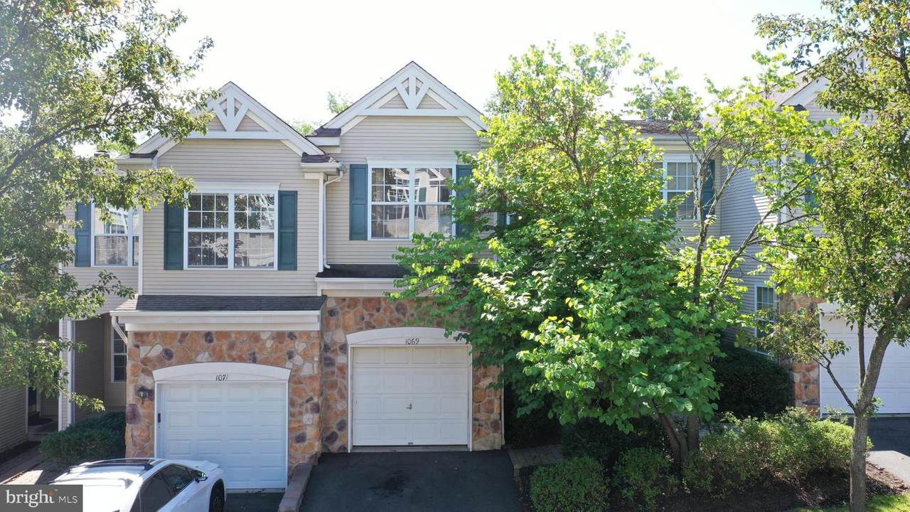 1069 Shadowlawn Drive - Photo 1