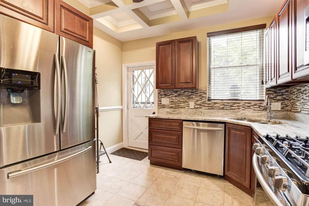 2507 Calvert Street - Photo 1