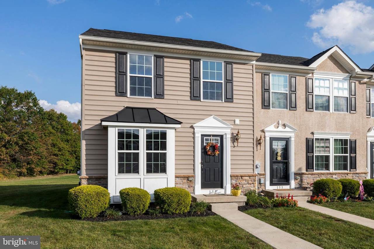 137 Sandpiper Court - Photo 1