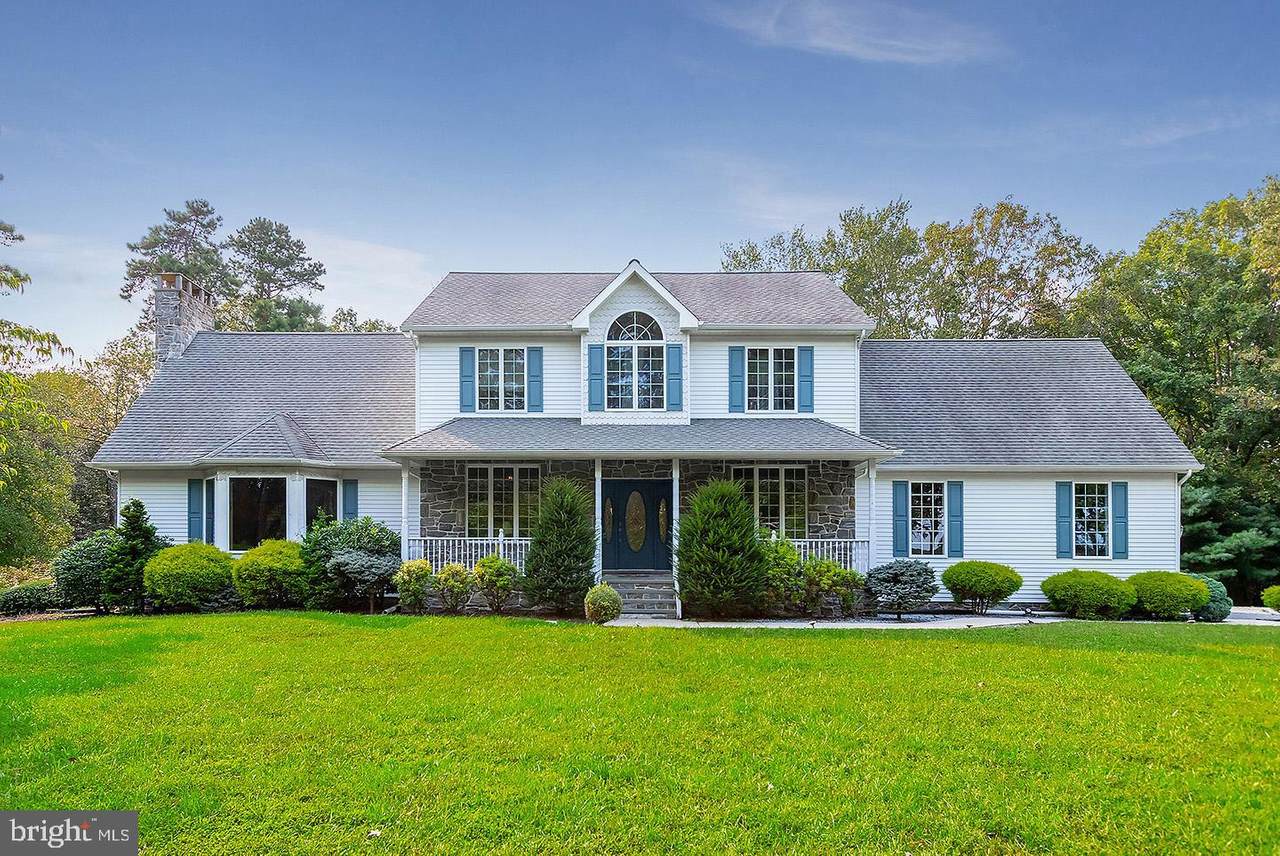 525 Jackson Avenue - Photo 1