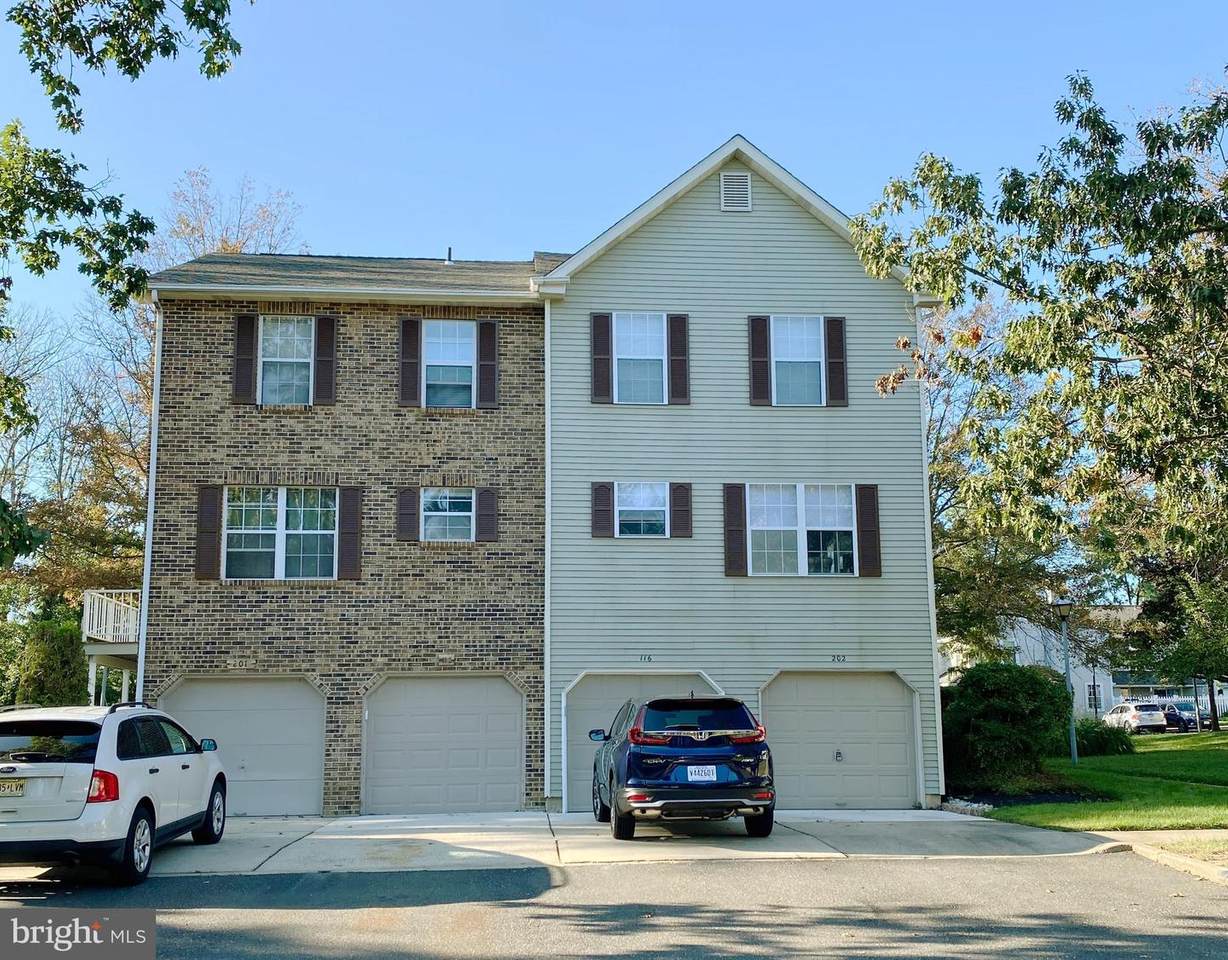 202 Ashby Court - Photo 1