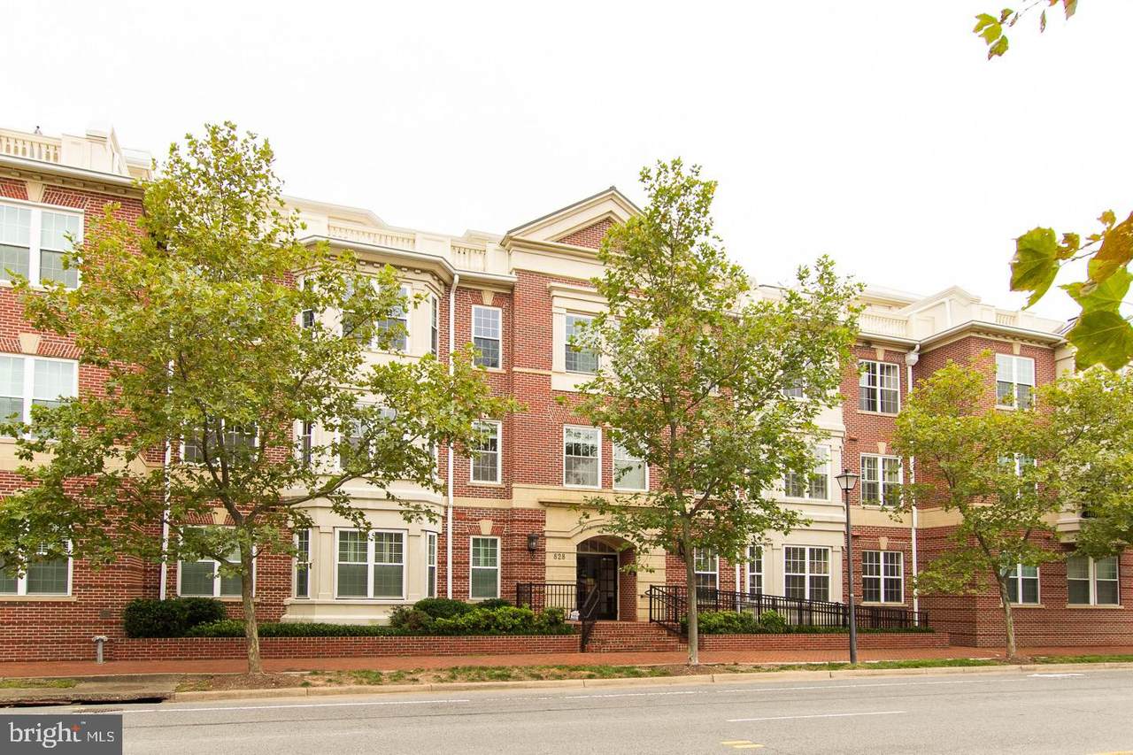 828 Slaters Lane - Photo 1