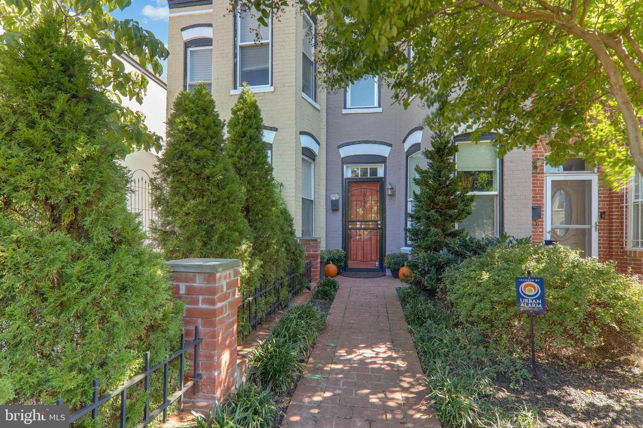823 12TH Street - Photo 1