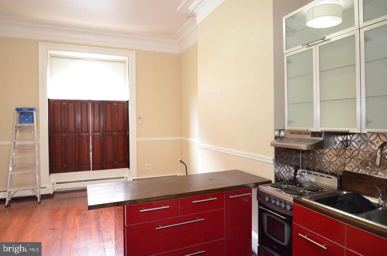 825 Park Avenue - Photo 1