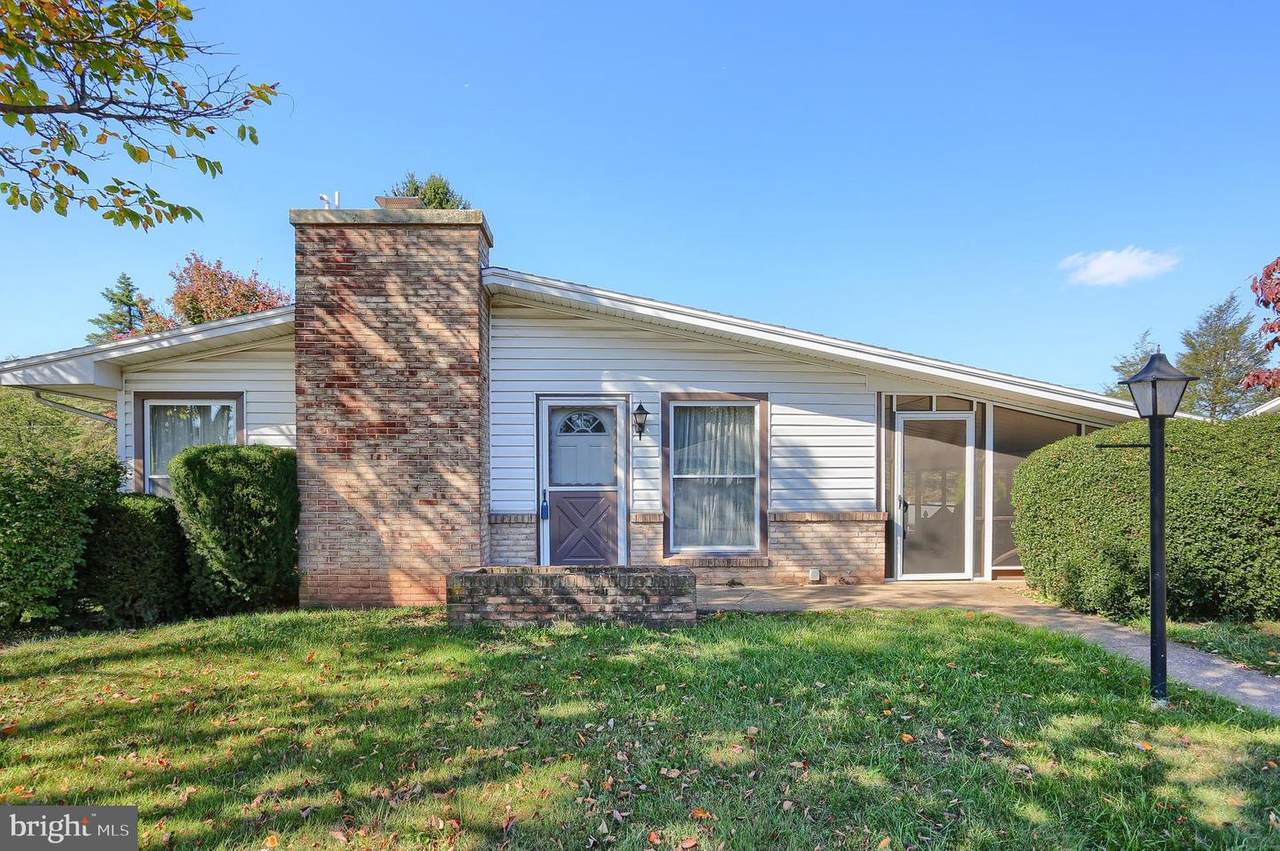 213 Hillcrest Drive - Photo 1