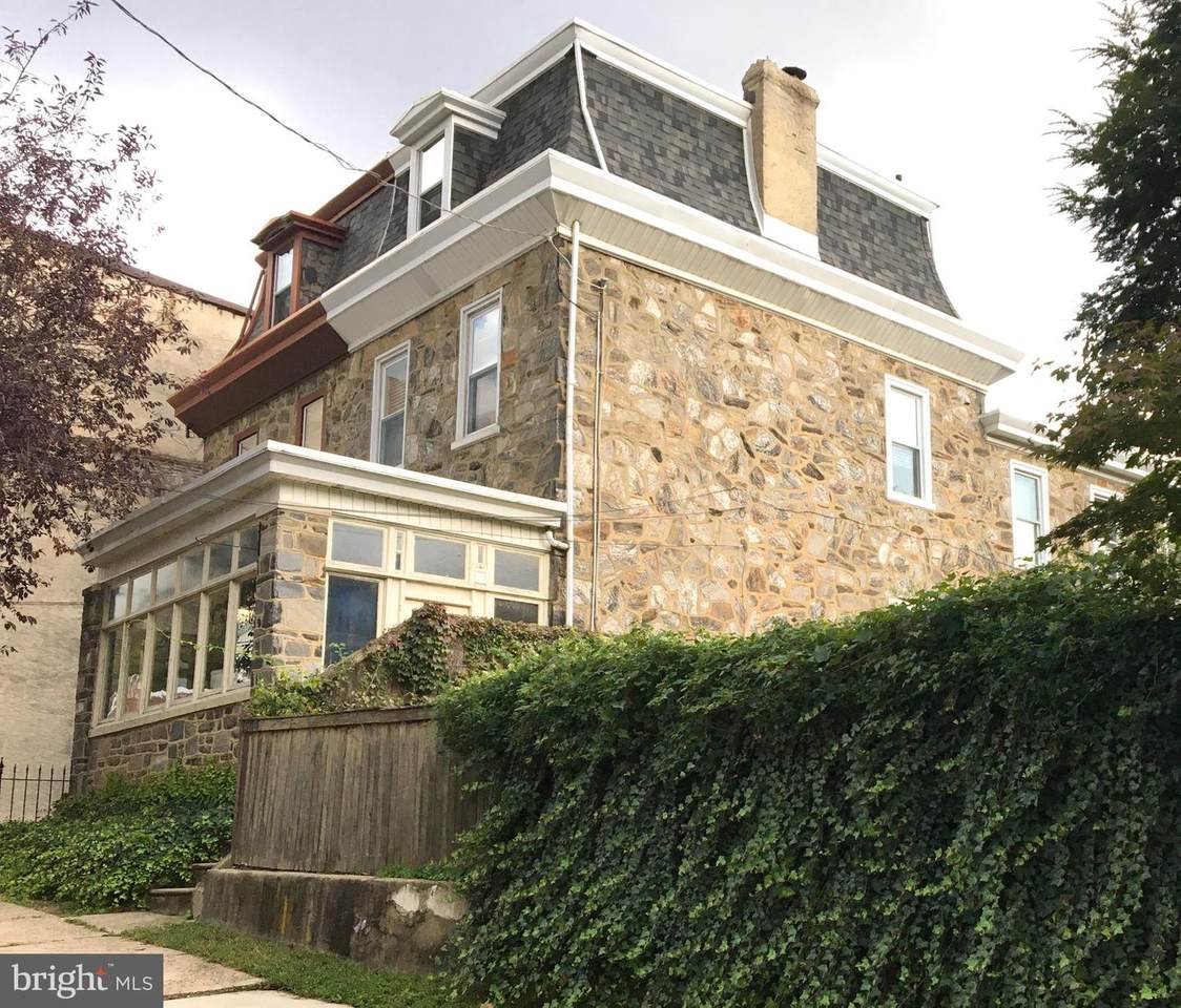 3504 Ainslie Street - Photo 1
