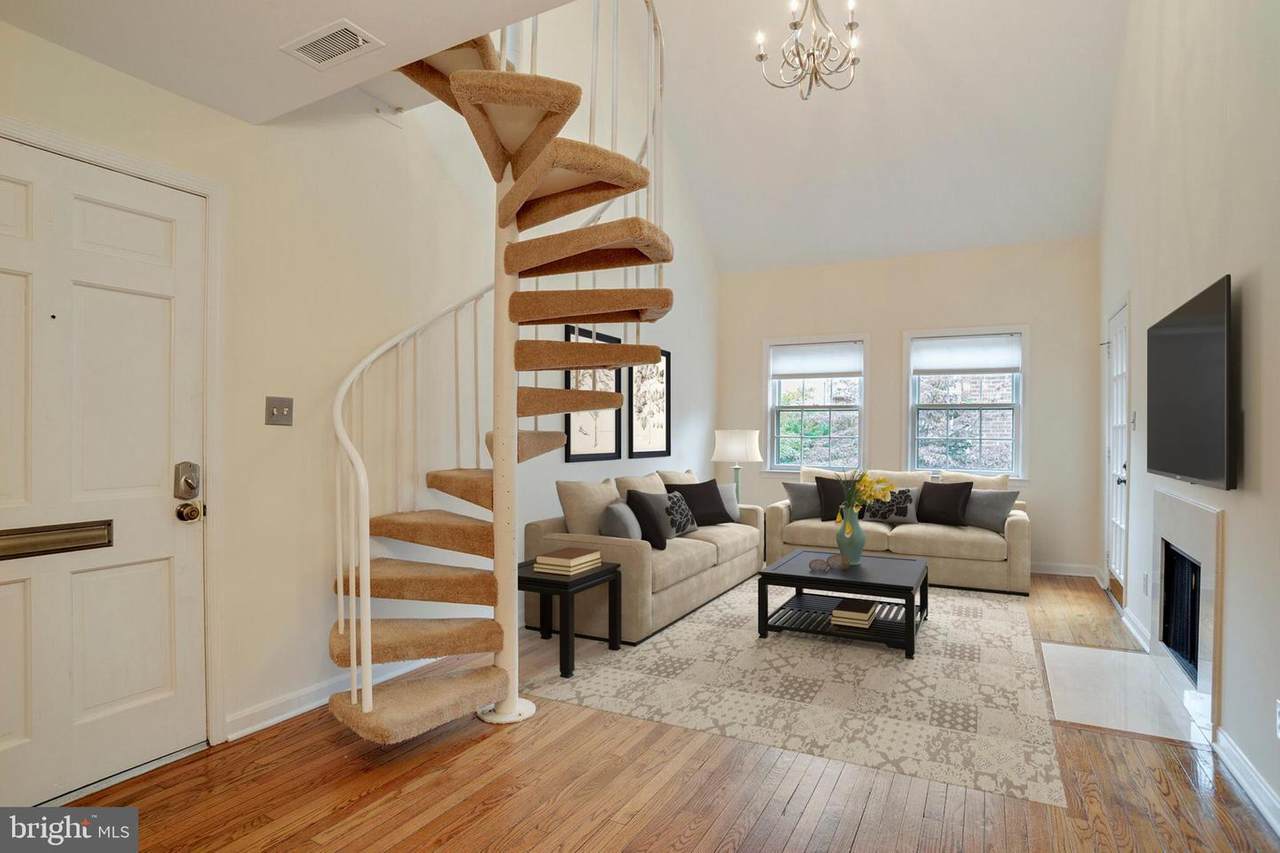 634 Columbus Street - Photo 1