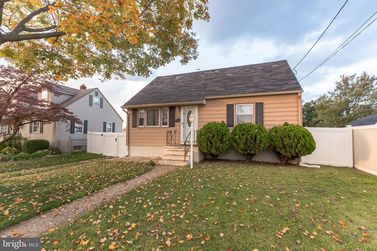 1047 Thompson Avenue - Photo 1