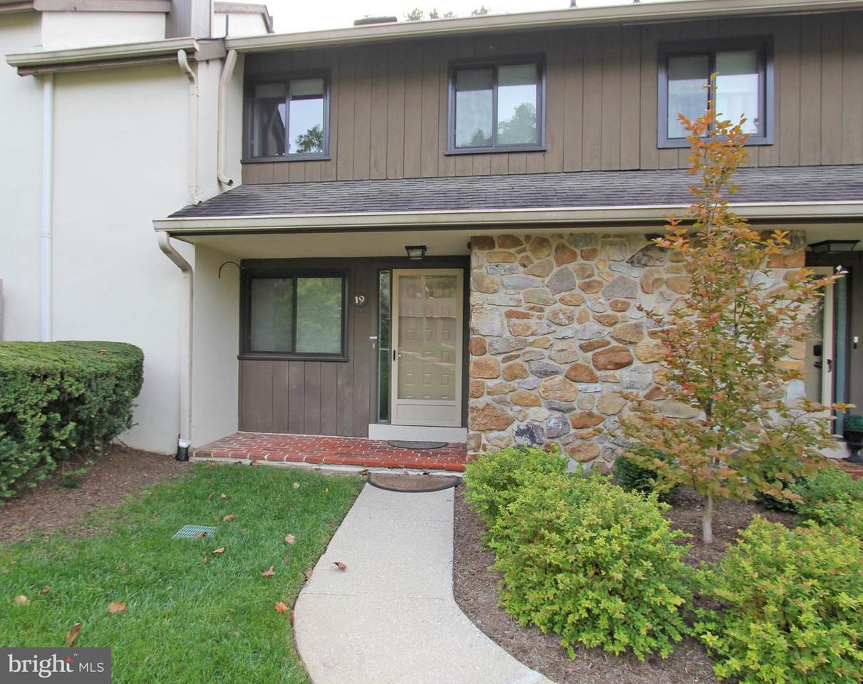 19 Oak Knoll Drive - Photo 1