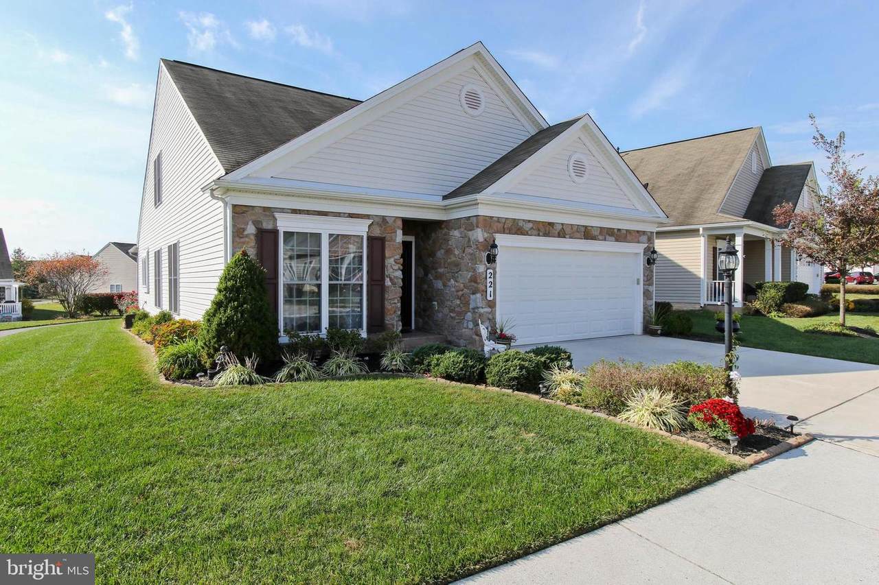 221 Clubside Drive - Photo 1