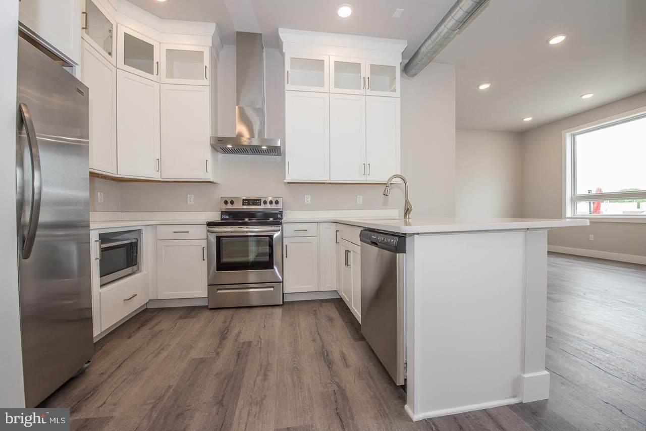 907 Leland Street - Photo 1