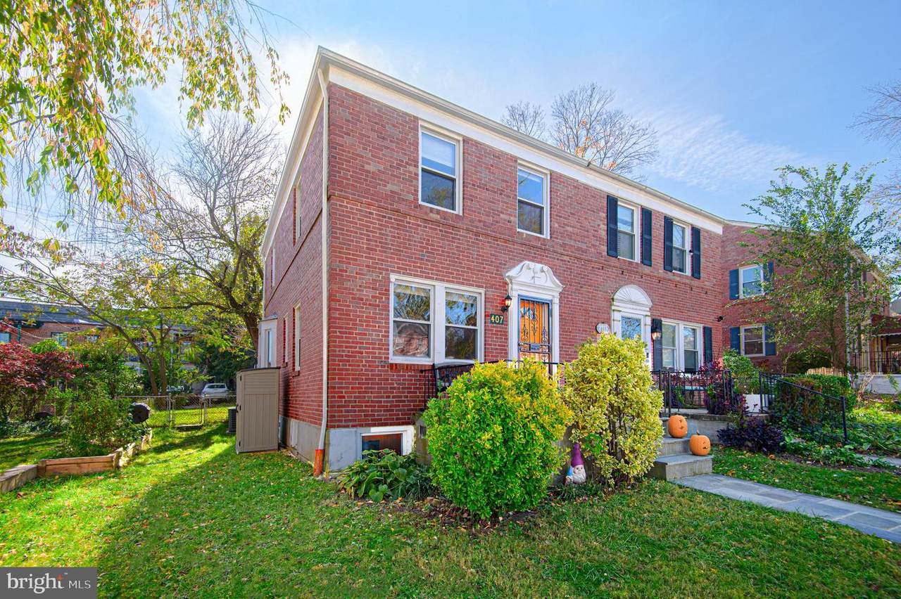 407 Croydon Road - Photo 1