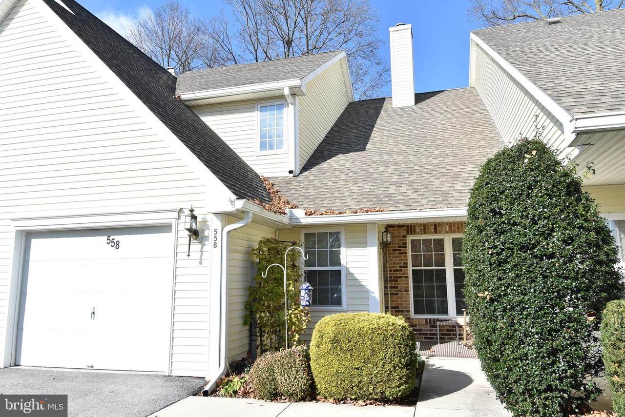 558 Brighton Place - Photo 1