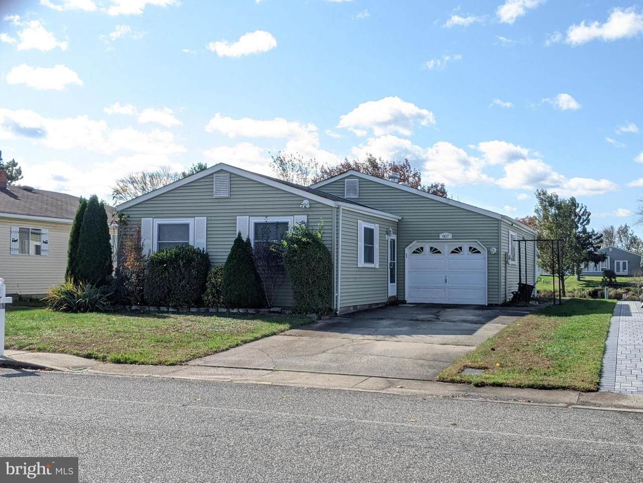 807 Jamaica Boulevard - Photo 1