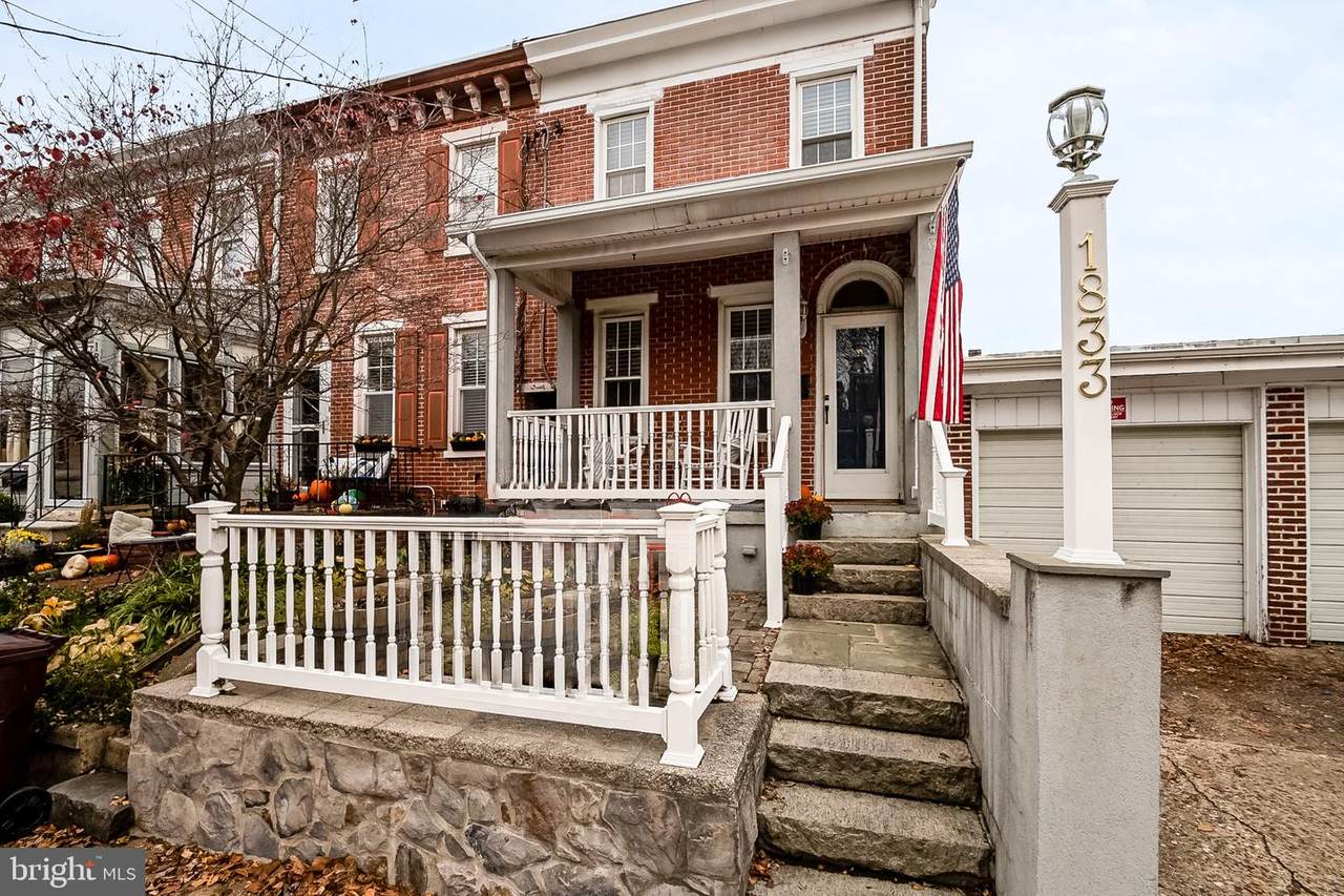 1833 Lincoln Street - Photo 1