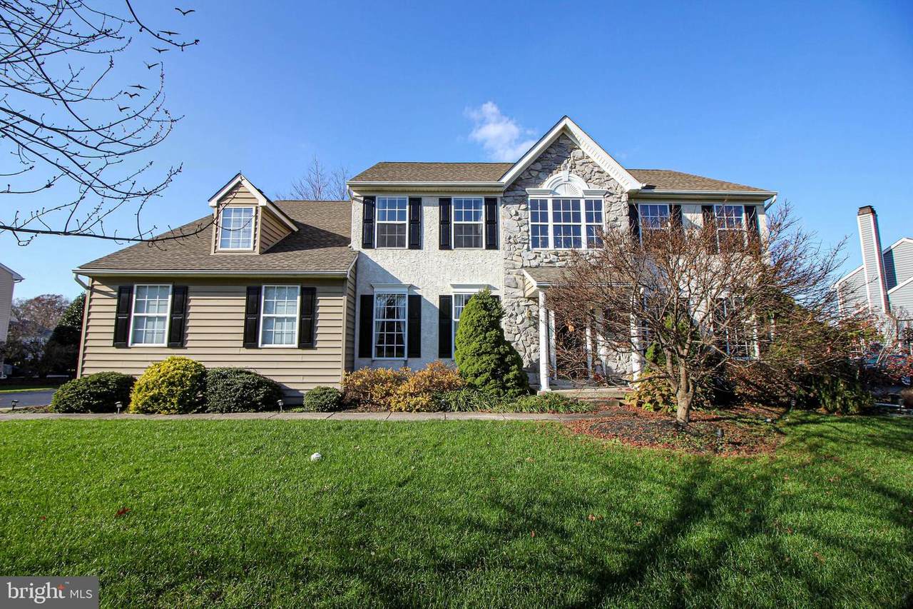 527 Vestry Drive - Photo 1
