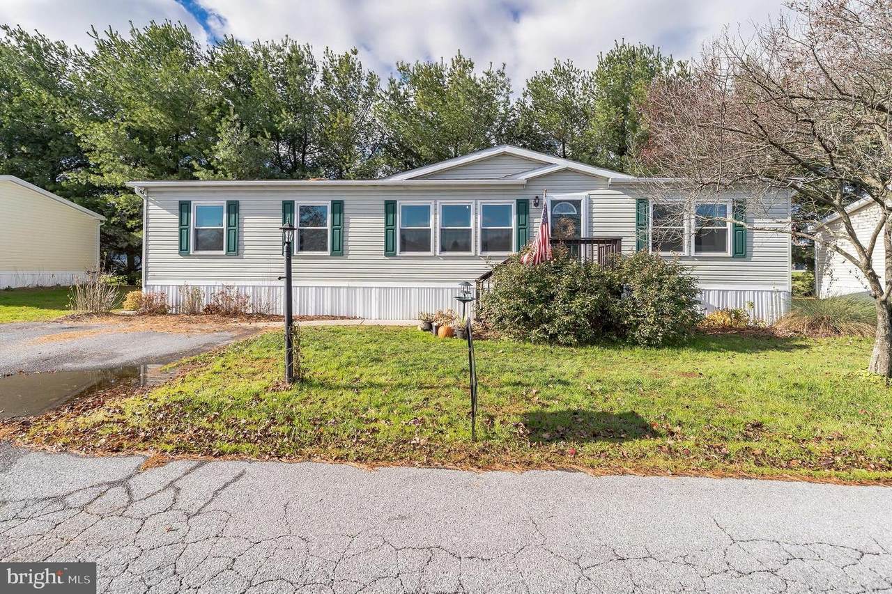 33 Roberts Way - Photo 1