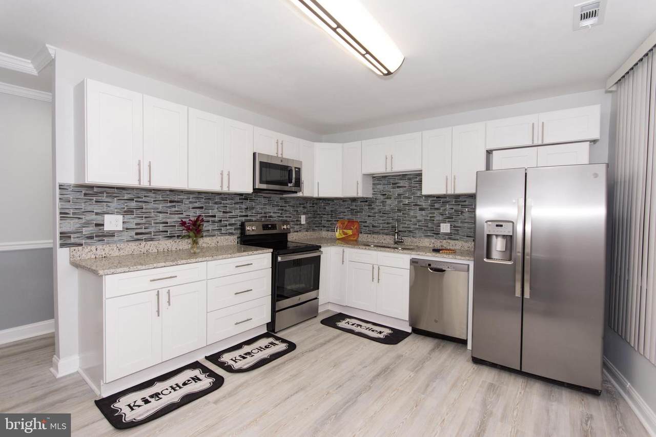 2502 Brookfield Avenue - Photo 1