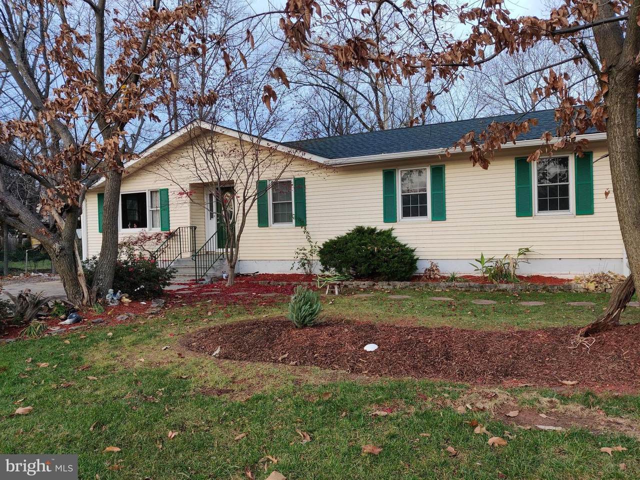 1516 Featherstone Road - Photo 1