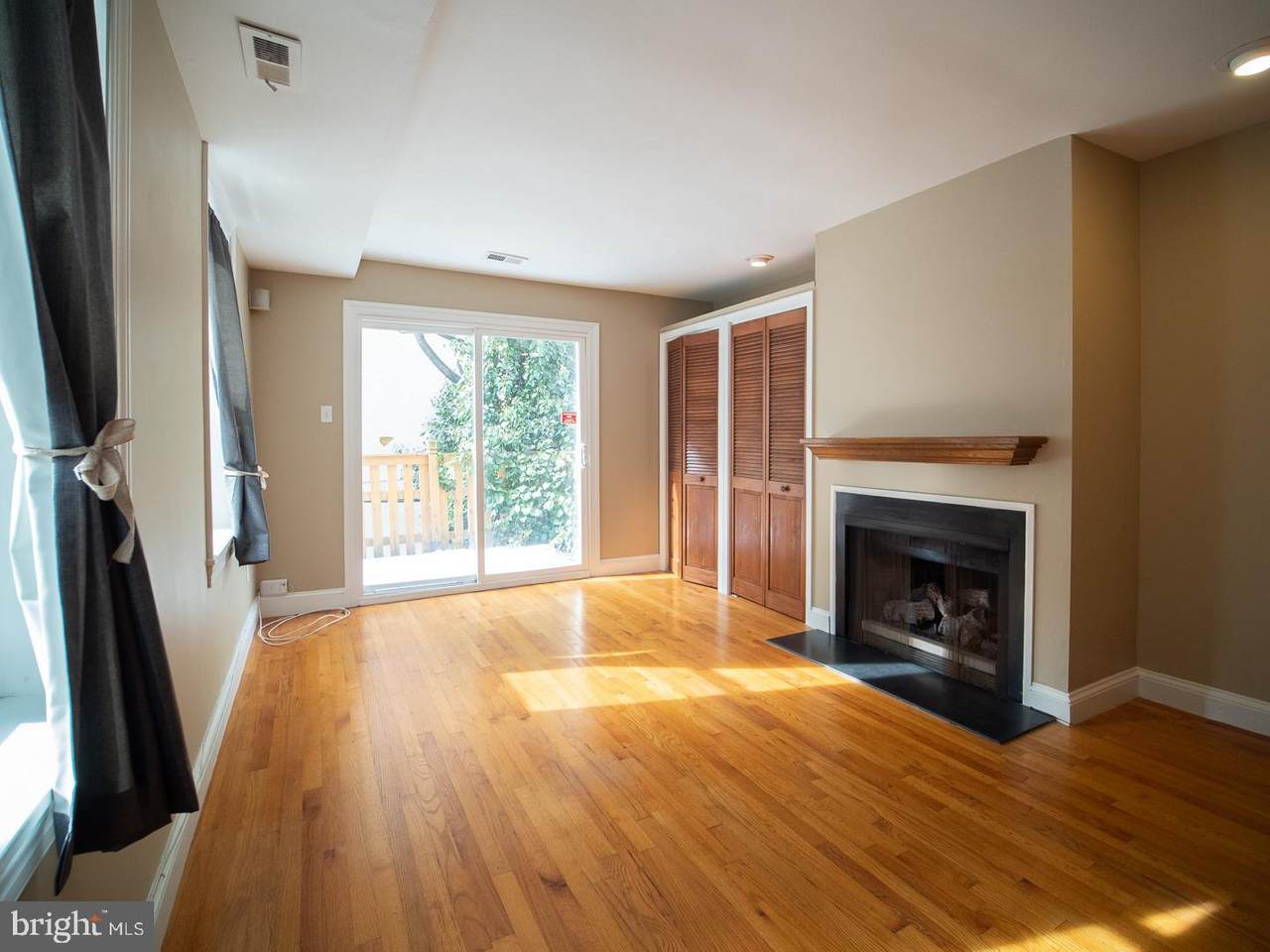 558 16TH Street - Photo 1