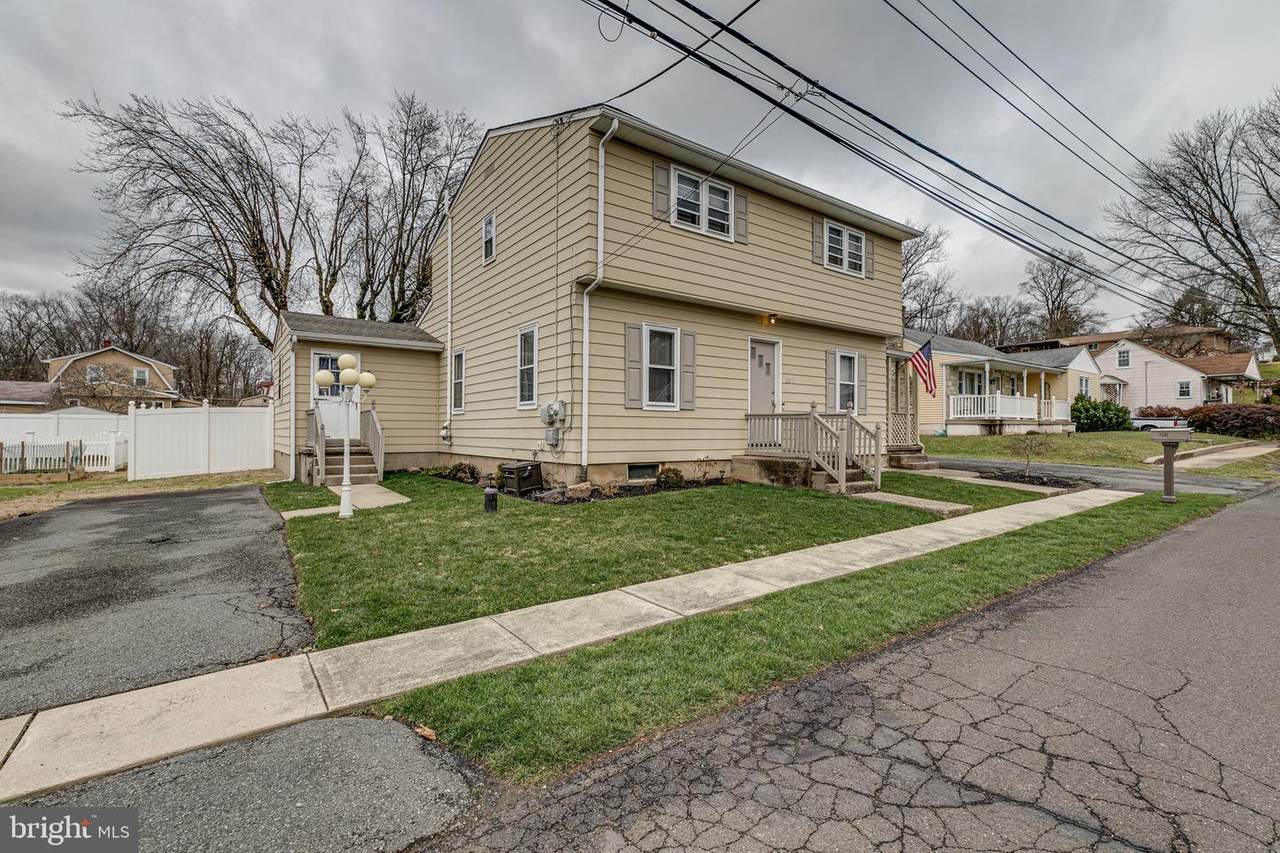 207 Catherine Street - Photo 1