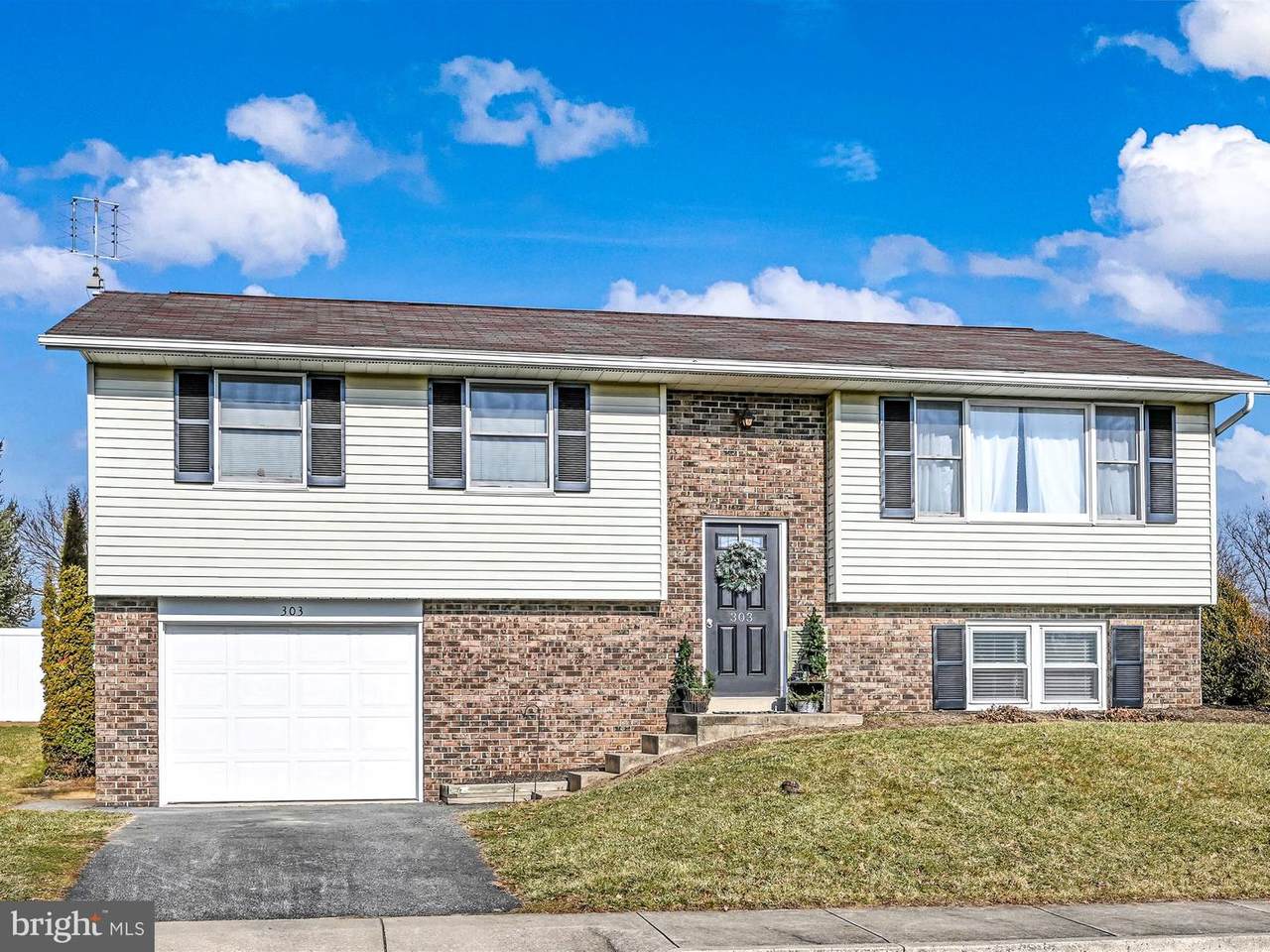 303 Vista Circle - Photo 1