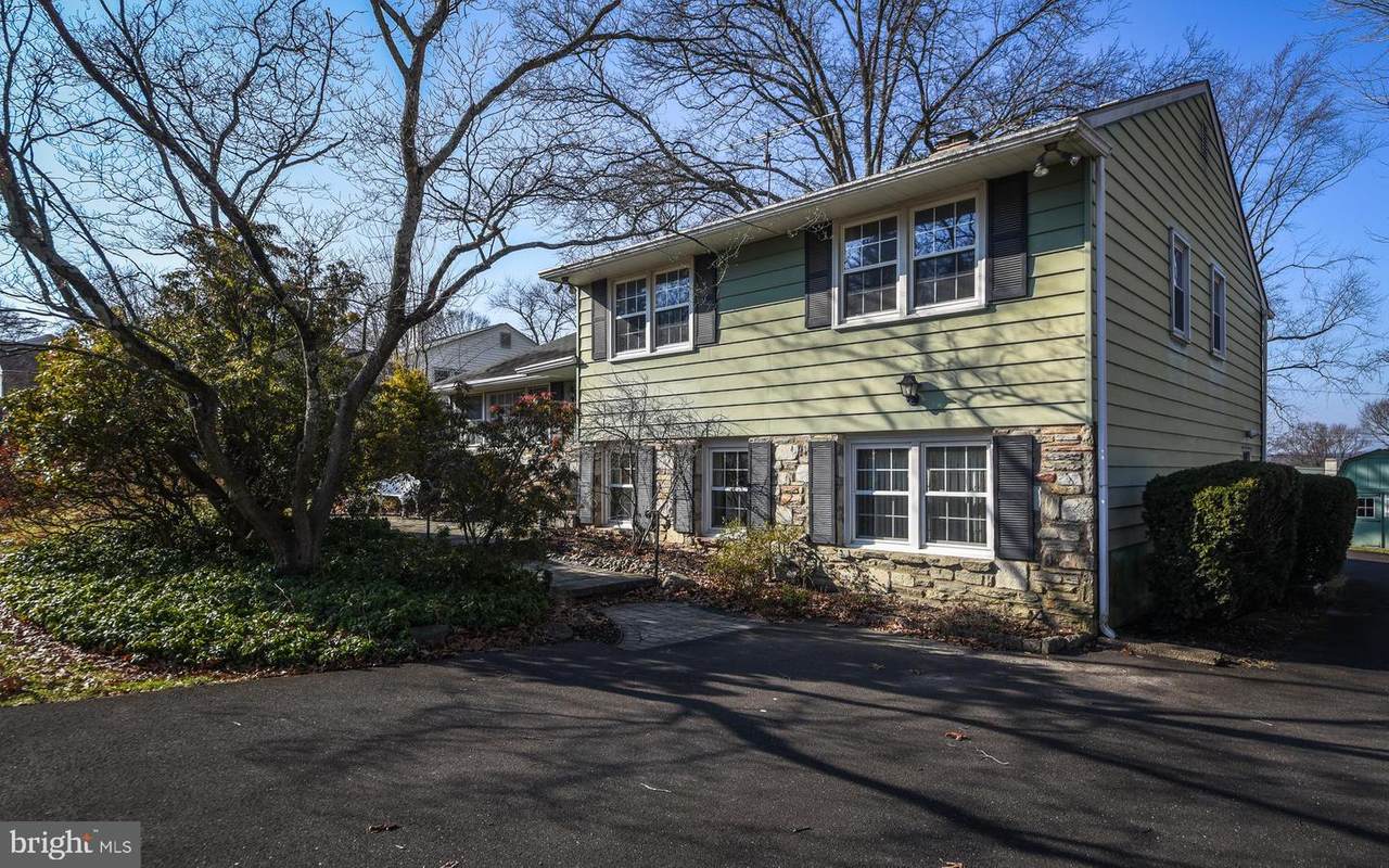 305 Suffolk Road - Photo 1