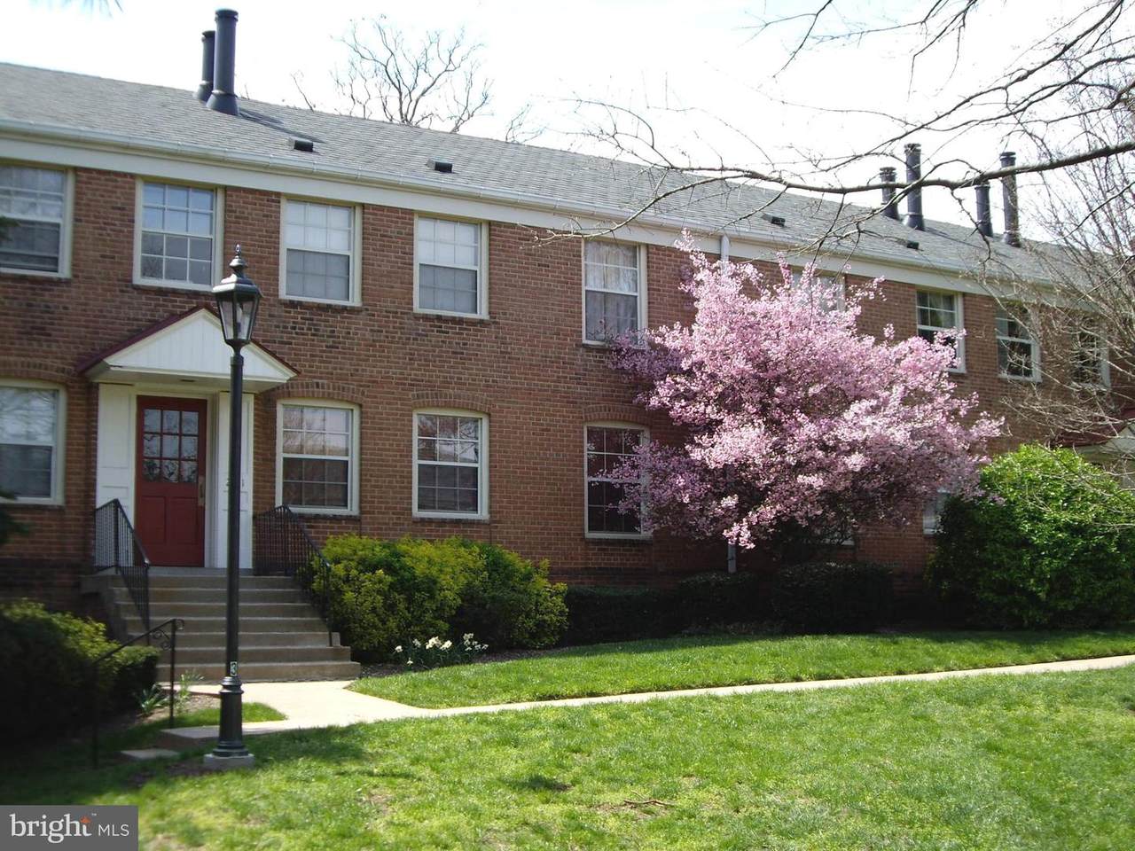 2811 Arlington Boulevard - Photo 1