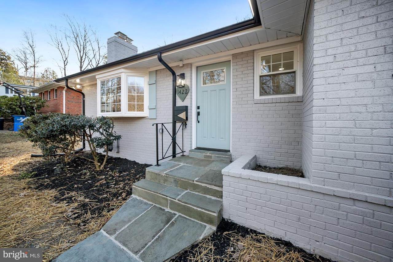 1422 Flora Terrace - Photo 1