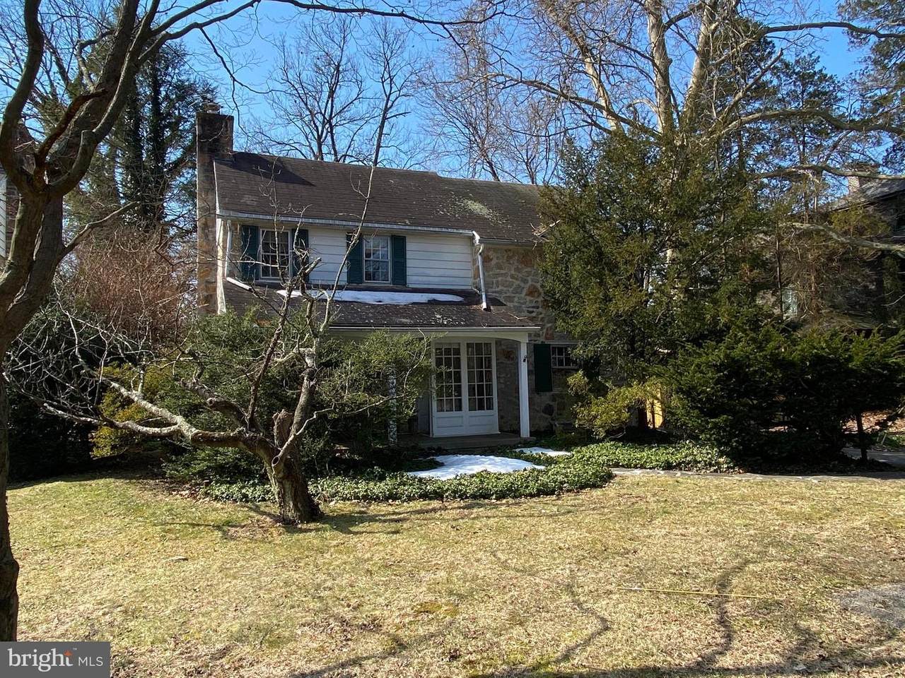 544 Montgomery Avenue - Photo 1
