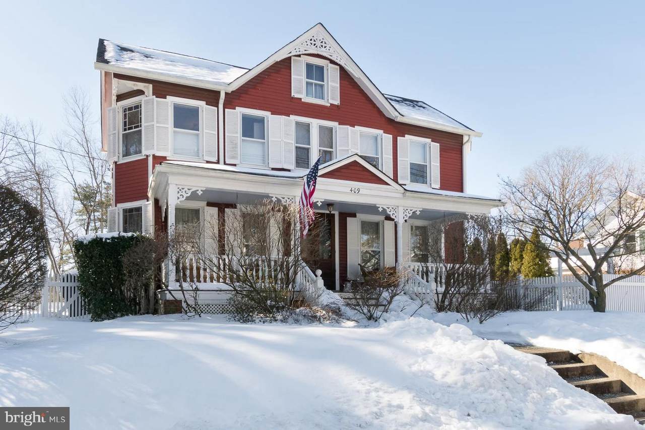 409 Village Rd E - Photo 1